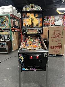 1992 THE ADDAMS FAMILY PINBALL MACHINE PROFESSIONAL TECHS LEDS  WORKS GREAT