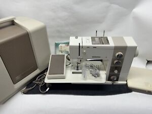 Bernina Record 930 Electronic Sewing Machine with Case, Power, Pedal Tested