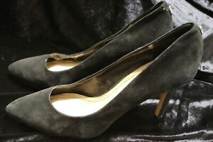BCBG Generation Women's Pump High Heels Black Suede Shoe Size 9B/39