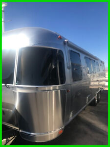 New Listing2022 Airstream Flying Cloud Towable Motorhome 4 Awnings Panoramic Windows