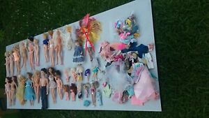 Barbie dolls, huge lot wit clothes (Collectables)