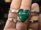 GORGEOUS VTG LADIES BRIGHT STERLING SILVER CUFF BRACELET WITH MALACHITE HEART