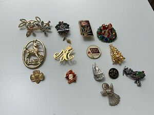 Assorted Vintage Brooches. A Lot Of 14