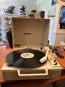 Vintage Portable General Electric Solid State Automatic Record Player working
