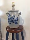 LARGE ETHAN ALLEN ROWE POTTERY BLUE STONEWARE BIRD CROCK WITH HANDLES LAMP