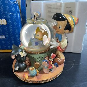 New ListingDisney Pinocchio Toyland Music Box Fishbowl Figaro Snow Globe, MUST READ