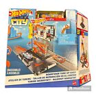 Hot Wheels City Burger Drive-Thru Playset with 1 Vehicle, Connects to Other Sets