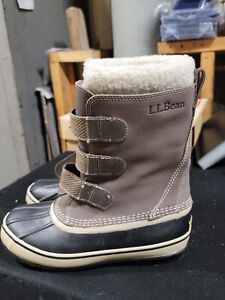 Beautiful Pair Of LL Bean Snow Boots Size Mems 8 Medium And Looks To Be New