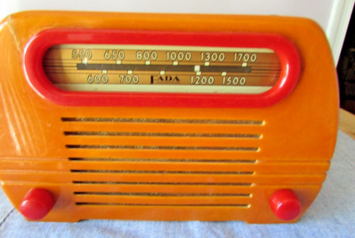 Vintage 1940's CATALIN FADA TEMPLE RADIO  All Original