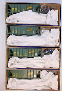 (4) HO Roundhouse C&NW covered hopper cars in original boxes (lot 473)