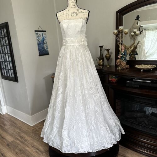 Galina Soft White Strapless Wedding Dress Size 6 Style WG3358 ECU With Bag