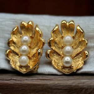 Vintage Brushed Gold Tone Faux Pearls Clip-On Earrings 1