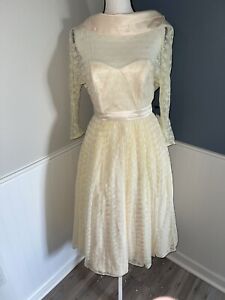 Unique Vintage Dress Size 4, Small. Stunning!!! Bridal, Prom, Retro Dress