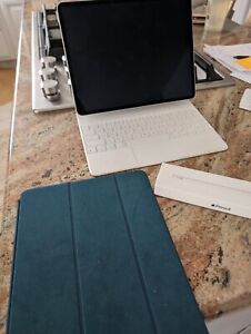Apple iPad Pro 5th Gen 128GB, Wi-Fi, 12.9 in - Silver w Magic Keyboard & Pencil