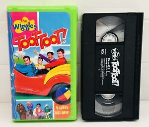 The Wiggles Toot Toot VHS Video Tape 18 Kids Songs In Green Clamshell