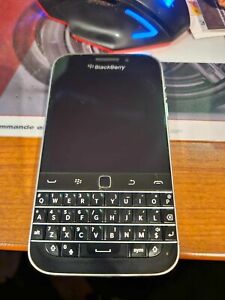 BlackBerry Classic SQC100-4 16GB Black (Unlocked) Smartphone