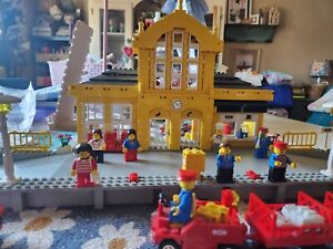 Lego®  4554 Metro Station + Canadian Mail Truck