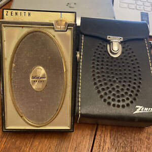 Vintage Zenith Royal Deluxe  500 8 Transistor Radio & Leather Case EarPod