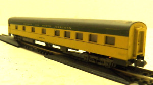 ATLAS N SCALE CHICAGO AND NORTHWESTERN ROOMETTE 85 PASSENGER CAR LIGHTED