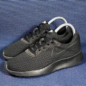 Nike Tanjun Black Athletic Shoes Women’s Size 6