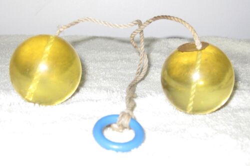 Vintage 1970s Toy Clackers Yellow Lucite/Acrylic Balls 1.5'' Ker Bangers 15''