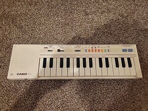 Casio PT-1 Electronic Keyboard And Mini Synthesizer 29-Key Made In Japan Vintage