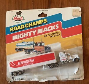 1982 ROAD CHAMPS MIGHTY MACKS EMERY DIE CAST METAL HO SCALE (DAMAGED CARD)