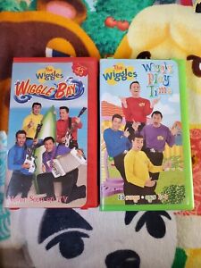 The Wiggles Wiggle Bay and Wiggly Play Time VHS (2003)   Lot of 2 VHS Tapes