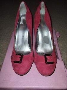 Us Women's Size 9 Guess Red Heels