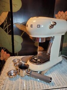 SMEG ECF01CRUS Espresso CAPO Coffee Machine One Size 1L CREAM