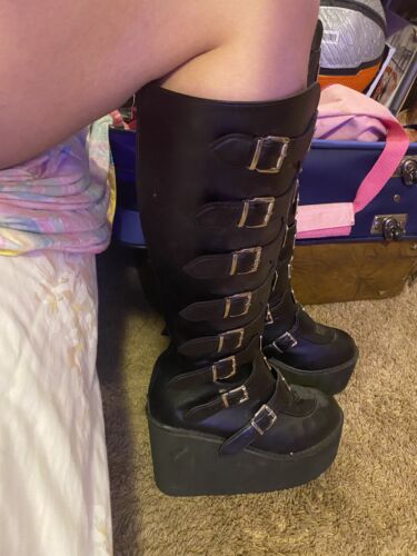 demonia boots women size 9