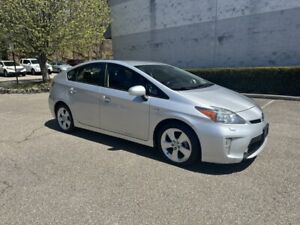 New Listing2015 Toyota Prius Five clean carfax