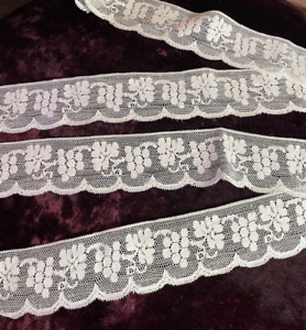 Antique Lace - Grape Cluster Border - 2 Meters - Old Lace