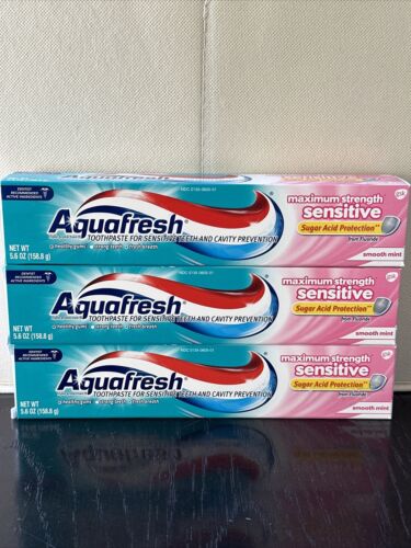 (3) Aquafresh Maximum Strength Toothpaste for Sensitive Teeth, Smooth Mint, 5.6
