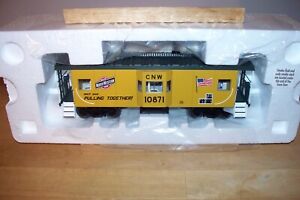 LIONEL #17661 CHICAGO AND NORTH WESTERN BAY WINDOW CABOOSE