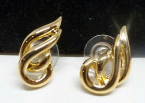 CLEARANCEGORGEOUS VINTAGE HIGH SHINE GOLD SWIRL PIERCED EARRINGS! NEW OLD STOCK!