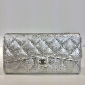 CHANEL Matelasse Long Wallet Bi-fold Flap Caviar Skin Silver/R6CH0019