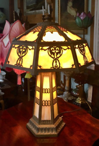 ANTIQUE CHARLES PARKER OVERLAY SLAG GLASS LAMP with LIGHT UP BASE