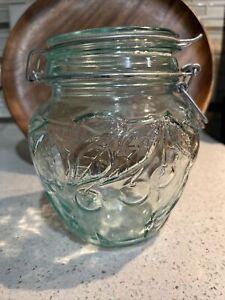 VTg Vitoria Etrusca HERMETIC Embossed GREEN TINT GLASS JAR MADE IN ITALY 170 CL