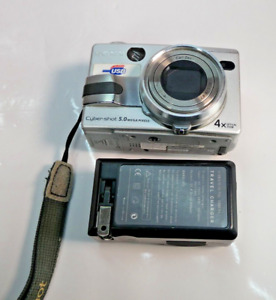 Sony DSC-V1 Cyber-shot 5MP Digital Camera 4x Optical Zoom w Battery & Charger