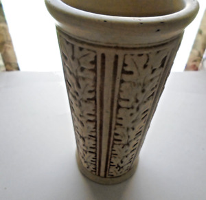 New Listingvtg Weller Pottery  Oak Leaf Vase 9 1/4