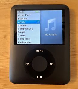 iPod Nano 3rd generation with Case Bundled With Skullcandy Headphones