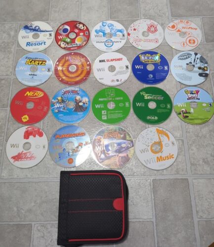 Lot of 19 Nintendo Wii Games Disc Only With Soft Case Holder Lots of Mario Games