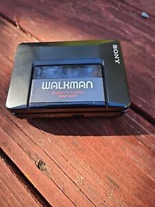 VTG Sony Walkman Cassette Tape Player WM-2011 - Black/JAPAN W BELT CLIP