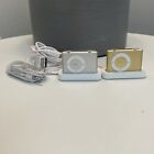 2 Apple iPod Shuffles 2nd Gen 1GB Silver, gold A1204 with Docks - Tested lot