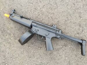 Well d95b Full Auto airsoft Gun with collapsible stock