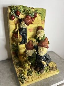 Country Gardening x 1 Bookend Gnome Picking Apple Ceramic Collectable Figurine