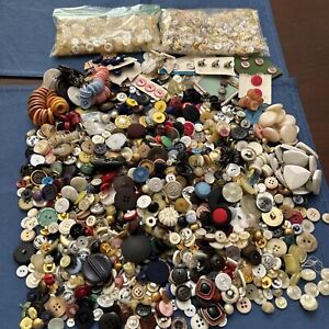 LARGE LOT VINTAGE BUTTONS ASSORTED SIZES, COLORS, MATERIALS FOR CRAFTS CLOTHING