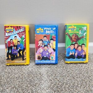 The Wiggles VHS Clam Shell Yellow Blue Yummy Wake Up Jeff Magical Adventure Song