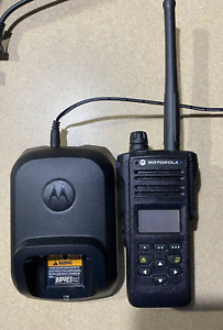 MINT Motorola APX 4000 H51SDF9PW6AN Radio with NEW battery and charger